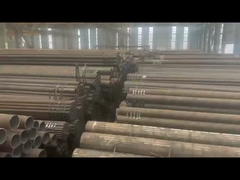 Il magazzino dei tubi senza cuciture pronto per il trasporto